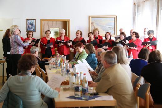 Musikalische_Darbietung_vom_Russlanddeutschen_Chor_Heimatmelodie.jpg