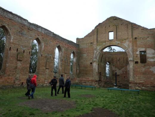 18ruine_kirche_lichtental_innen_2.jpg