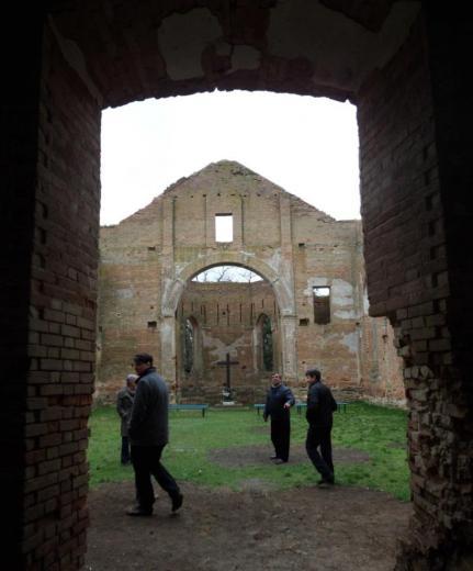 17ruine_kirche_lichtental_innen.jpg