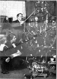  Postkarte - Unter dem Weihnachtsbaum