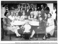  Postkarte - ... genießen der Früchte in fröhlicher Runde