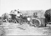  Postkarte - Beim Dreschen