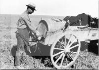  Postkarte - Auf der Steppe, Trogwagen mit dem Wasserfass