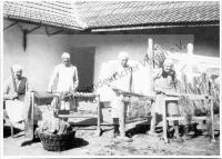  Postkarte - Borodino, Frauen beim Flachsbrechen