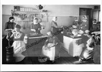  Postkarte - Alexander Asyl Sarata, reges Treiben in der Küche
